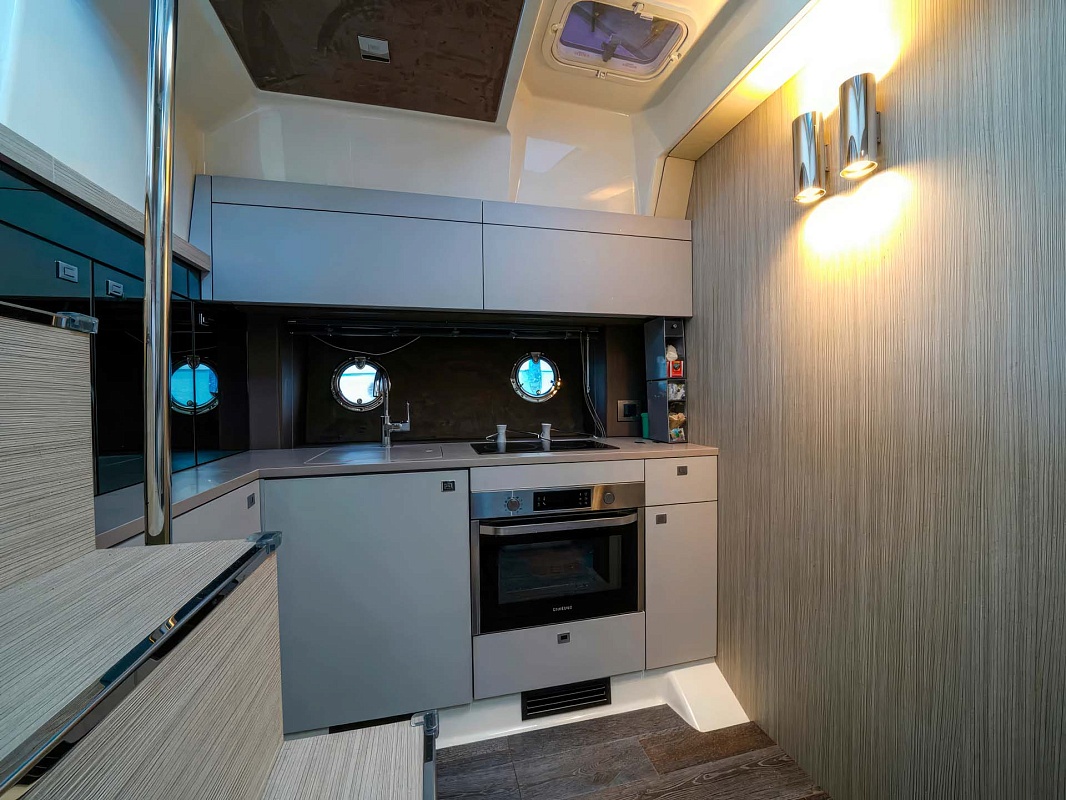 Аренда моторной яхты Cranchi M44 в Италии